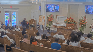 Quinise Marshall Sings 'I Shall Wear a Crown'